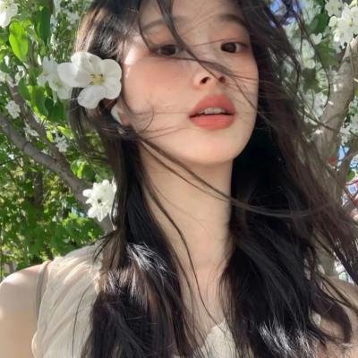 三个带面纱的女子
